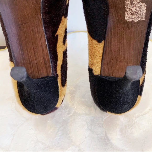 Stuart Weitzman Calf Hair Tan Animal Print Heels - Picture 12 of 13